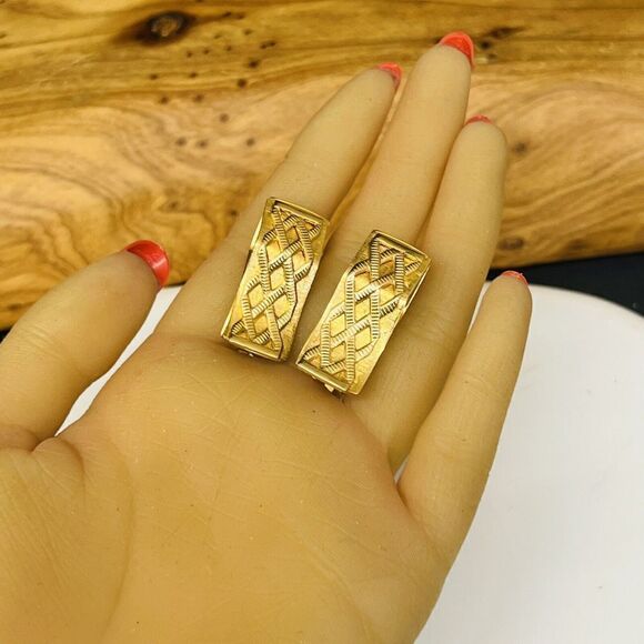 Vintage Unique Textured Large Gold Huggie Clothespin Earrings Clip On OOAK 1430 - Picture 7 of 13